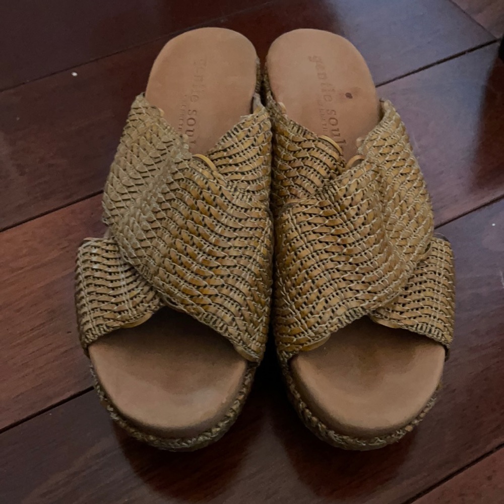 Gentle Souls by Kenneth Cole mules
